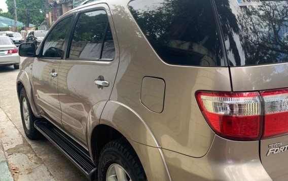 Selling Toyota Fortuner 2011 in Quezon City-2