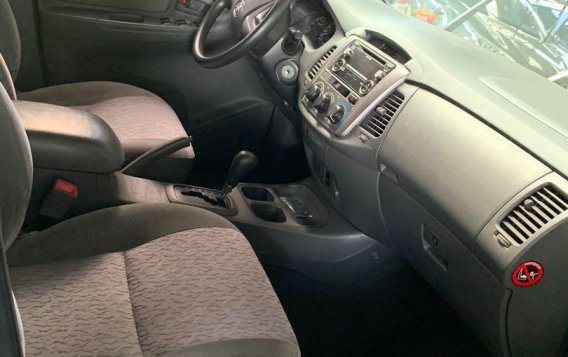 Selling Silver Toyota Innova 2015 in Quezon City-2