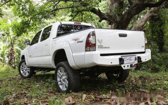 Sell White 2011 Toyota Tacoma in Quezon City-7