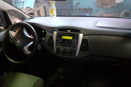 Red Toyota Innova 2014 for sale in Parañaque-6