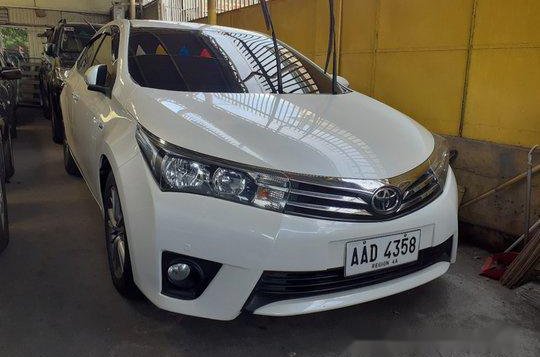 Sell White 2014 Toyota Corolla Altis in Parañaque-1