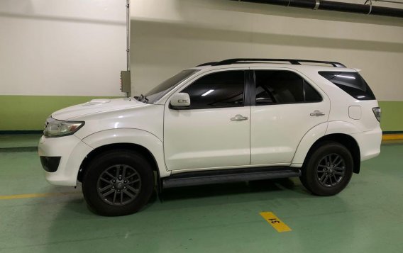 Pearl White Toyota Fortuner 2013 for sale in Makati-1