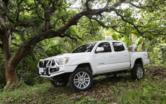 Sell White 2011 Toyota Tacoma in Quezon City-5