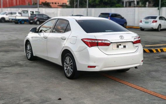 Sell Pearl White 2016 Toyota Corolla Altis in Imus-5