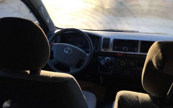 Sell Pearl White 2016 Toyota Hiace in Cainta-5