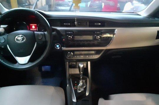 Sell White 2014 Toyota Corolla Altis in Parañaque-5
