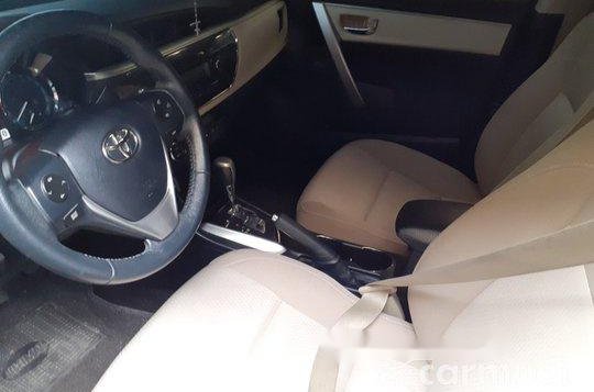 Sell White 2014 Toyota Corolla Altis in Parañaque-4