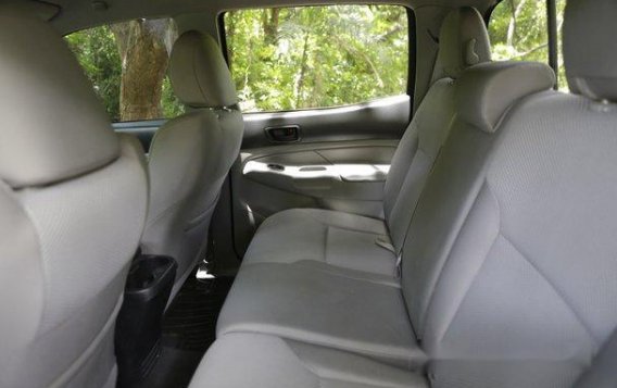 Sell White 2011 Toyota Tacoma in Quezon City-9