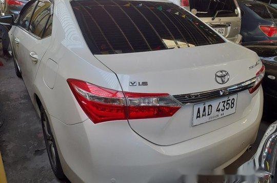 Sell White 2014 Toyota Corolla Altis in Parañaque-3