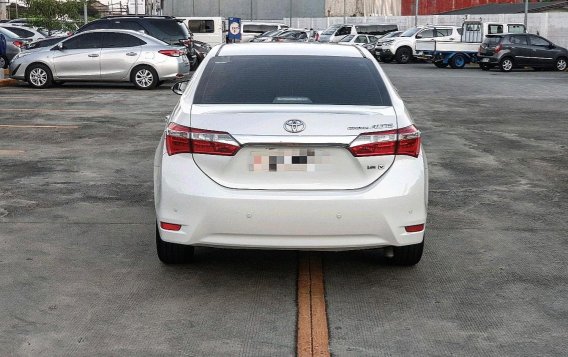Sell Pearl White 2016 Toyota Corolla Altis in Imus-3