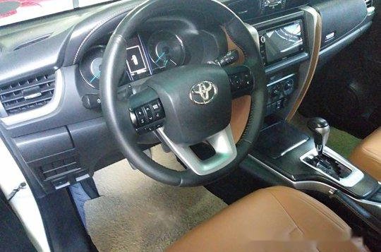 White Toyota Fortuner 2016 for sale in Quezon City-6