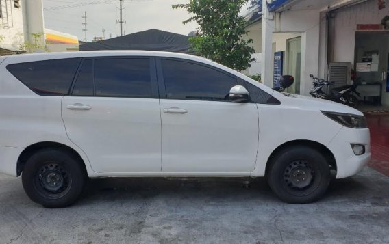 Sell 2017 Toyota Innova in Manila-3