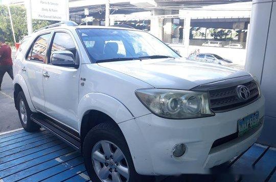 White Toyota Fortuner 2010 for sale in Manual