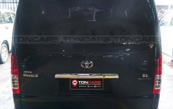 Selling Toyota Hiace 2017 in Manila-9