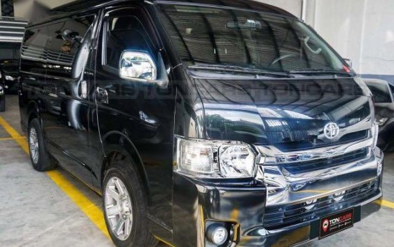 Selling Toyota Hiace 2017 in Manila-1