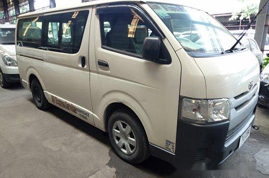 Selling White Toyota Hiace 2016 in Quezon City-2