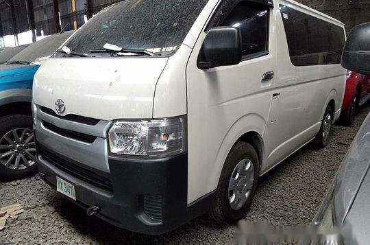 Selling White Toyota Hiace 2016 in Quezon City-3