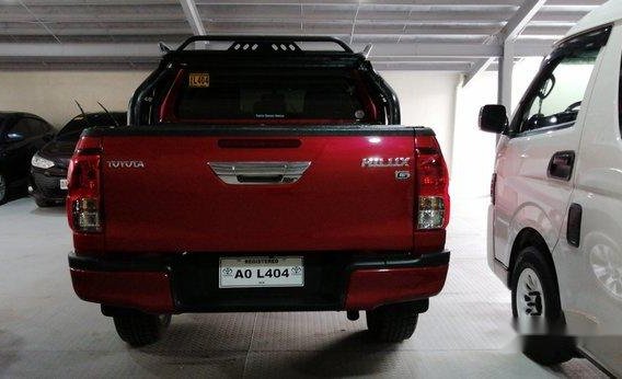 Selling Red Toyota Hilux 2017 in Makati-3
