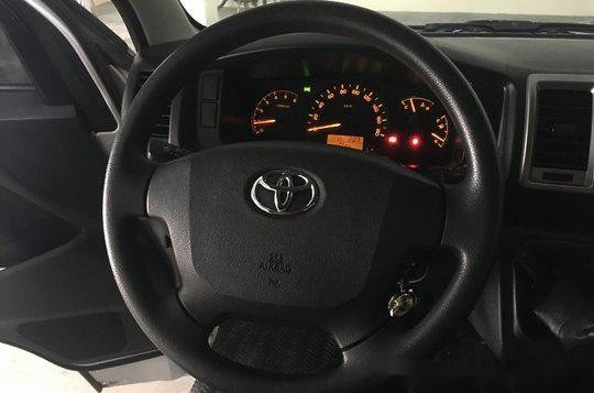 Selling Toyota Hiace 2018 in Makati-3