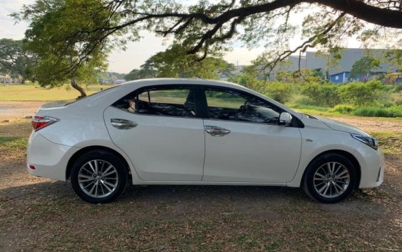 Pearl White Toyota Corolla Altis 2014 for sale in Angeles-3