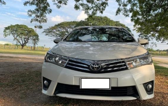 Pearl White Toyota Corolla Altis 2014 for sale in Angeles-5