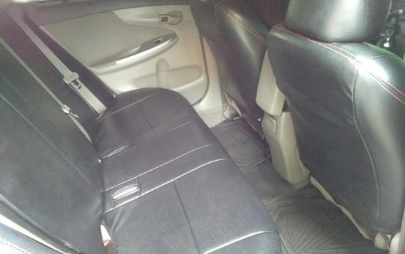 Selling Silver Toyota Corolla Altis 2011 in Quezon City-8