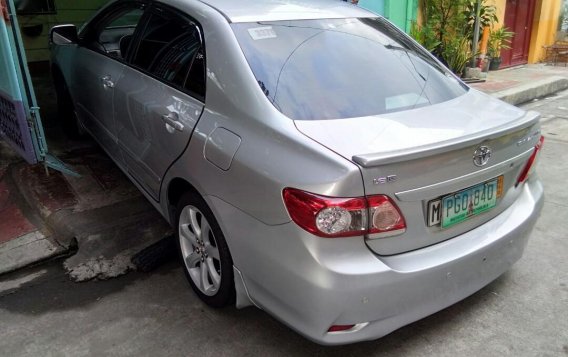 Selling Silver Toyota Corolla Altis 2011 in Quezon City-6