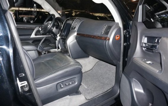 Sell Black 2015 Toyota Land Cruiser in Pasig-3