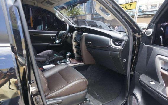 Black Toyota Fortuner 2017 for sale in Automatic-9