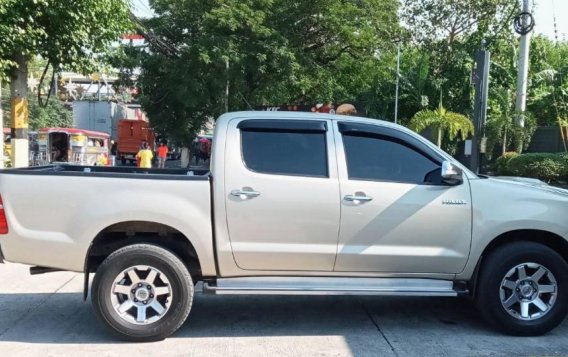 Selling Silver Toyota Hilux 2009 in Las Piñas-1