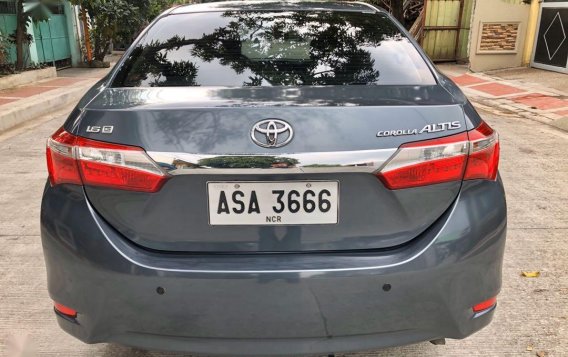 Grayblack Toyota Corolla altis 2015 for sale in Automatic-4