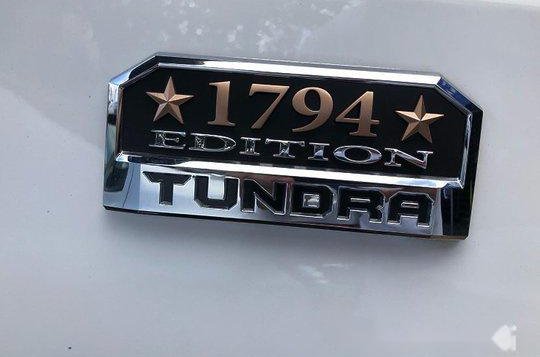 Selling White Toyota Tundra 2020 in Quezon City-2