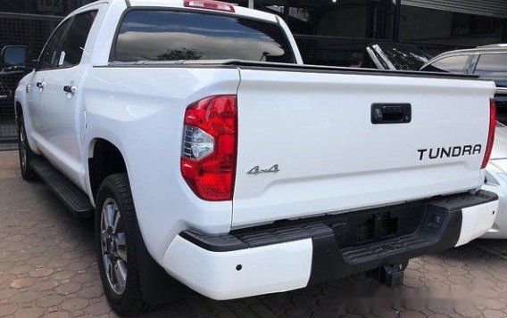 Selling White Toyota Tundra 2020 in Quezon City-1