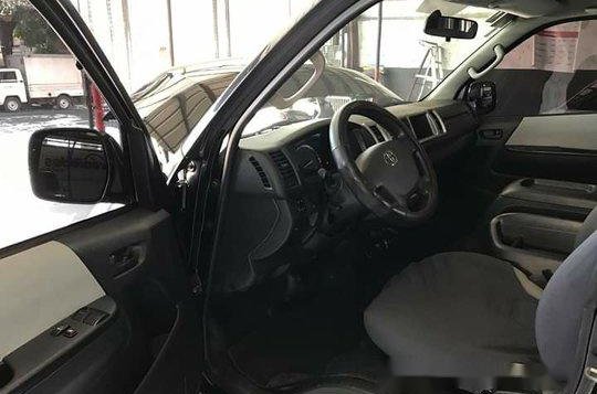 Selling Black Toyota Hiace 2015 in Quezon City-7