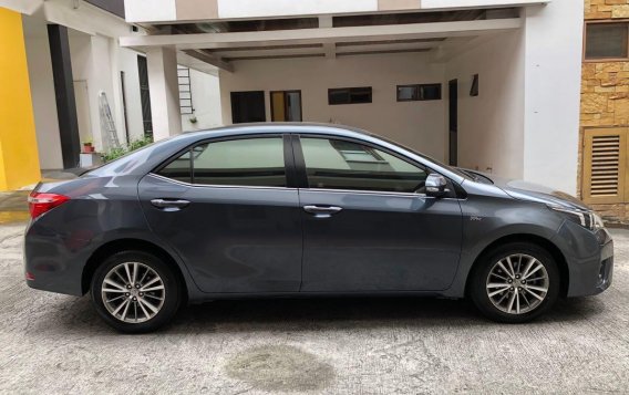 Sell Grey 2015 Toyota Corolla altis in Manila-3