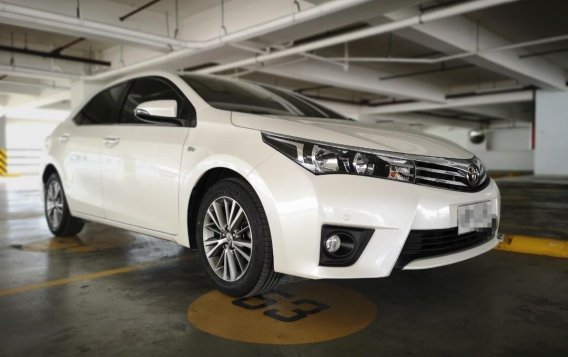 White Toyota Corolla altis 2015 for sale in Automatic-1