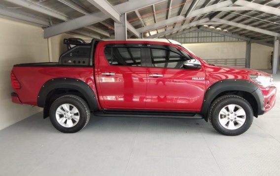 Selling Red Toyota Hilux 2017 in Makati-8