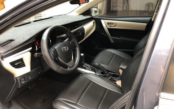Sell Grey 2015 Toyota Corolla altis in Manila-4