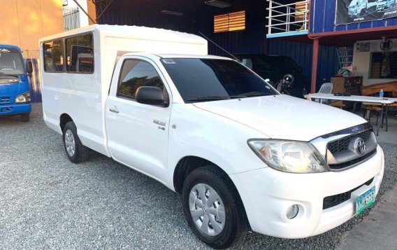 White Toyota Hilux 2009 for sale in Quezon City-7