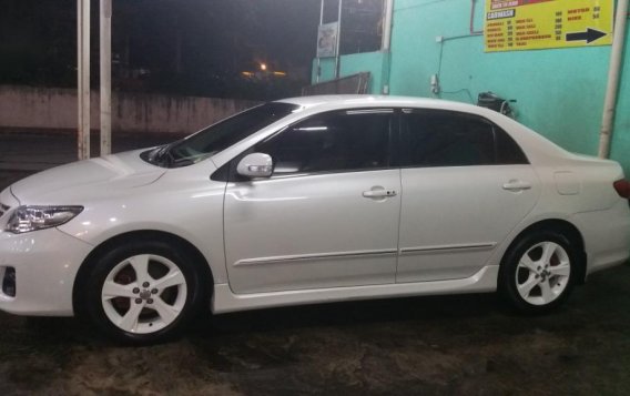 Sell Pearl White 2013 Toyota Corolla altis in Aguinaldo-3