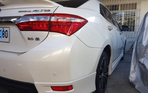 Pearl White Toyota Corolla Altis 2014 for sale in Paranaque -2