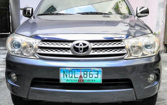 Grey Toyota Fortuner 2010 for sale in Automatic-7