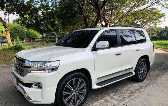 White Toyota Land Cruiser 2019 for sale in Automatic-1