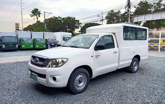 White Toyota Hilux 2009 for sale in Quezon City-4