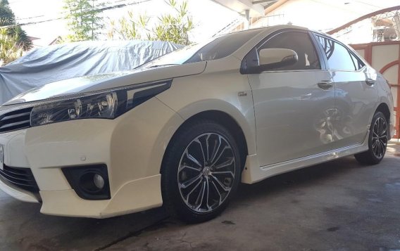 Pearl White Toyota Corolla Altis 2014 for sale in Paranaque 