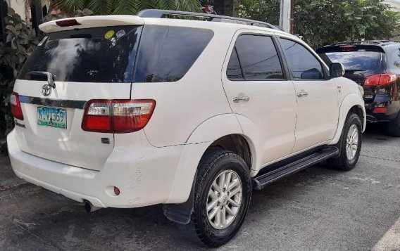 Selling White Toyota Fortuner 2018 in Manila-1