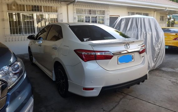 Pearl White Toyota Corolla Altis 2014 for sale in Paranaque -1