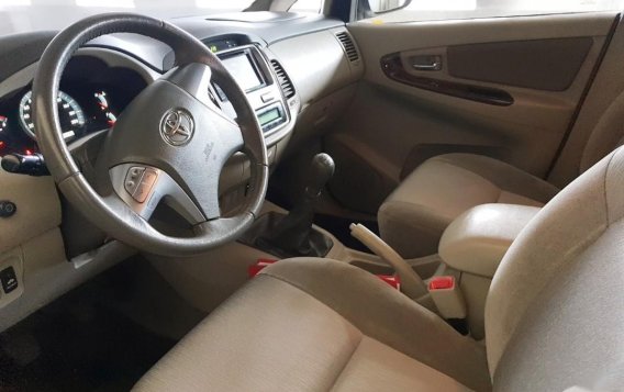 White Toyota Innova 2014 for sale in Manual-2