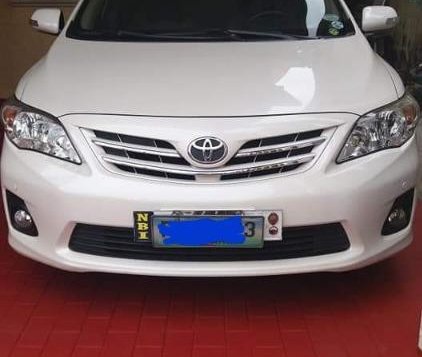 Sell Pearl White 2013 Toyota Corolla altis in Aguinaldo-4