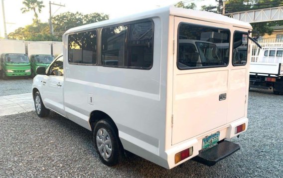 White Toyota Hilux 2009 for sale in Quezon City-5